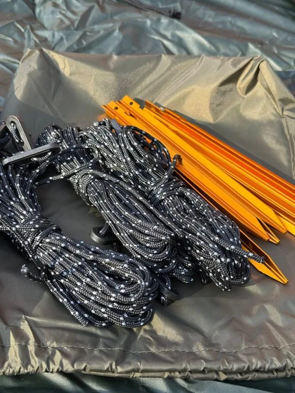 Reflective guylines and orange aluminium pegs included